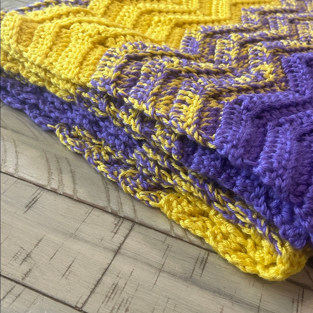 New Hand Knit Blanket Large Cozy Throw Handmade  45X60 New Condition - Picture 7 of 8